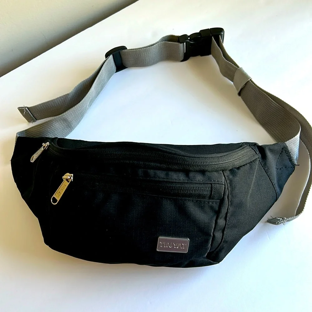 NWOT TINYAT Fanny Pack Crossbody Bag in Black